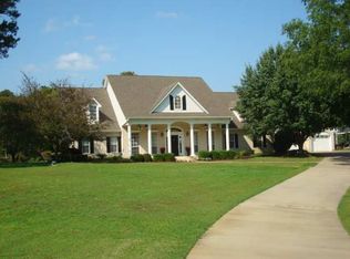 385 Honeysuckle Ln, Longview, TX 75605