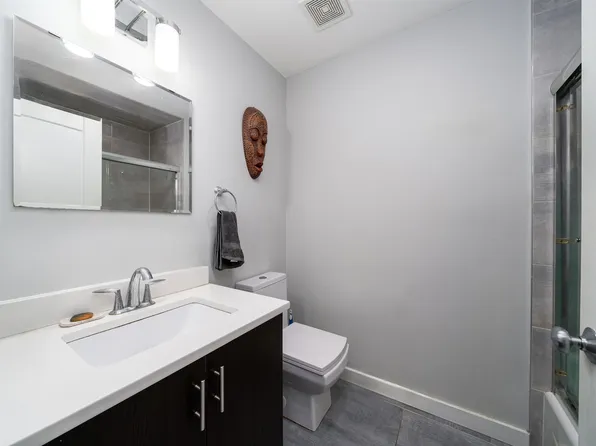 516 Monroe Street image 5 of 13