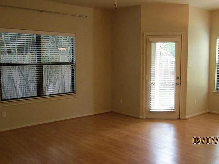 5202 Brinkman Ct — Photo 8