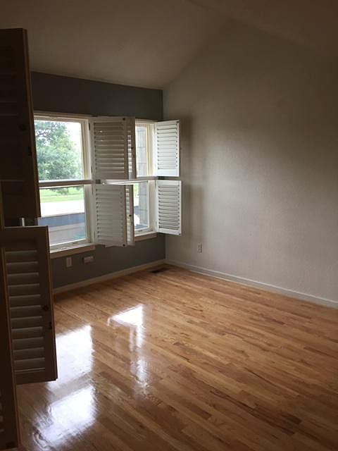 2nd image of 628 Barberry Dr