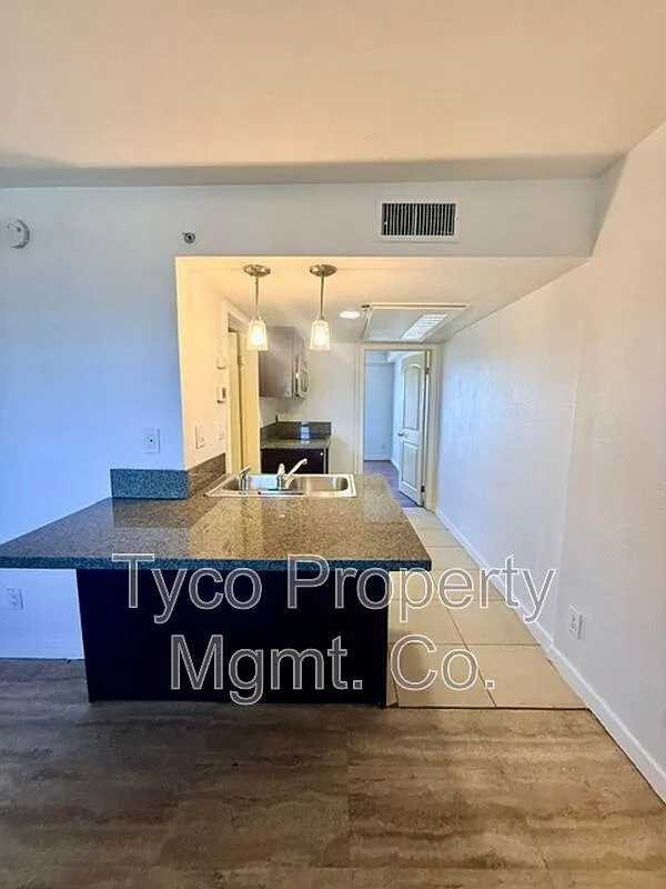 1 bed, 1.0 bath, 500 sqft, $1,600 — Photo 4