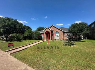 820 Claire View Dr, Desoto, TX 75115
