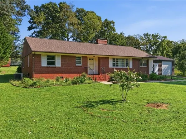 246 Fairview Ave, Mount Airy, NC 27030