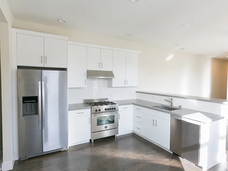 28-34 Highland Ave #30 — Photo 14