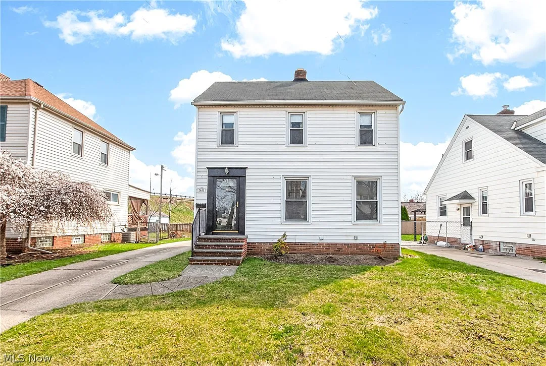 3145 W 138th St photo 1