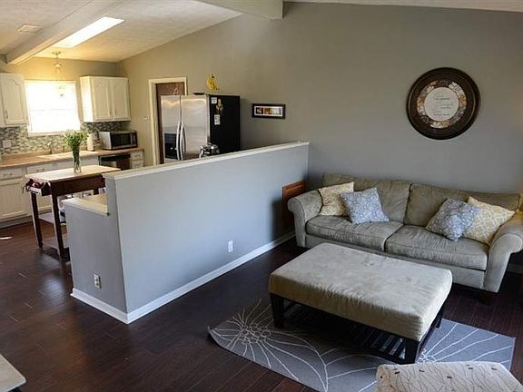 3rd image of 7607 Whitehall Cir W