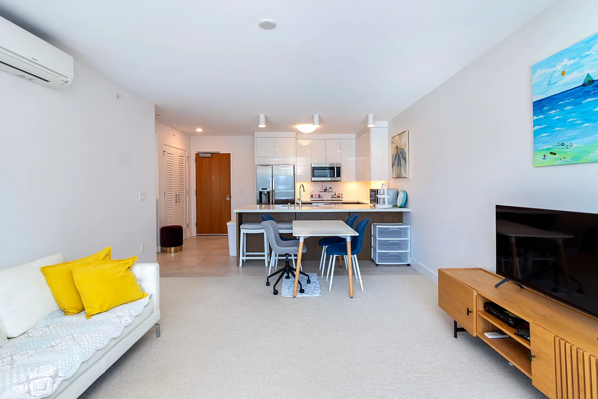 Living Area - 629 Keeaumoku St #1506