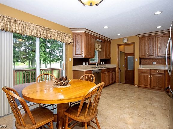 5th image of 26 Harclay Ct