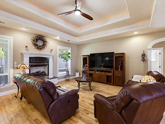 4th image of 977 Fairview Ct