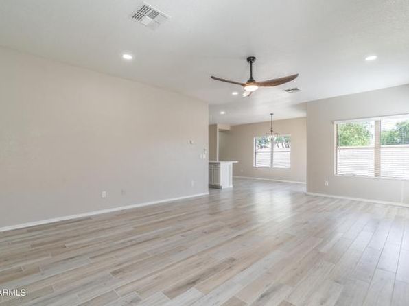 681 E Woodsman Pl