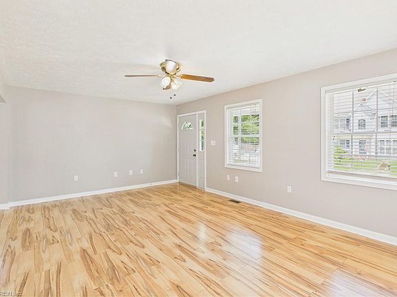 3rd image of 502 Dogwood Rd