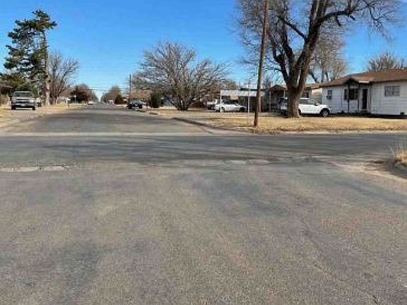 Exterior Neighborhood (street photo)
