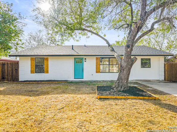1104 WALNUT, Jourdanton, TX 78026