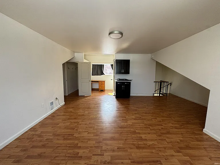 111 E 6th St #C — Photo 12