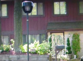 81 Stone Ln, Staten Island, NY 10314