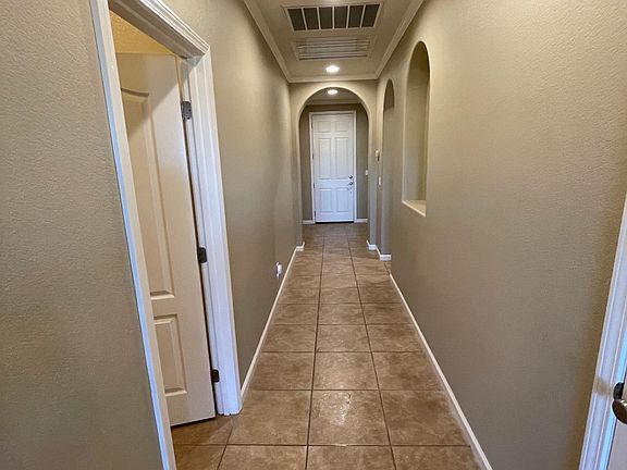 3rd image of 1560 Snapdragon Ln