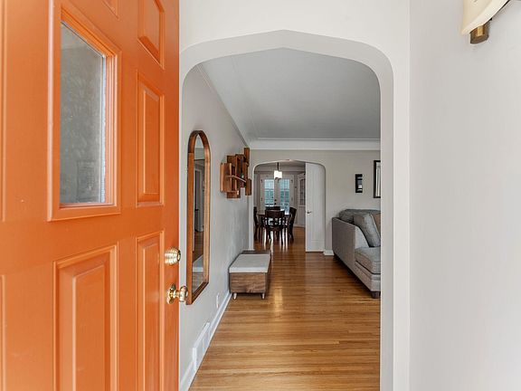 3rd image of 5933 Columbus Ave