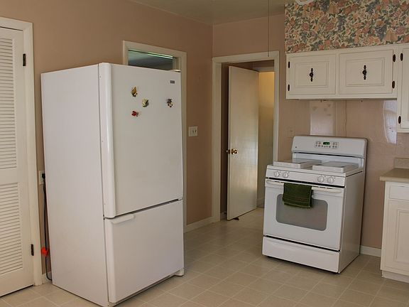 5th image of 412 S Barnewolt Dr