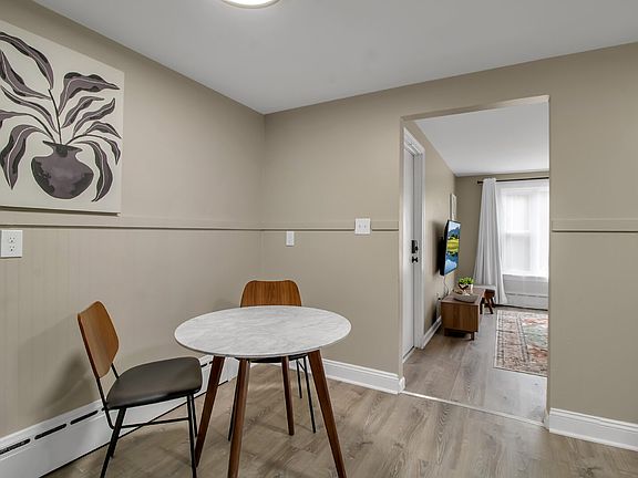 3rd image of 1540 Abbott Rd APT 2