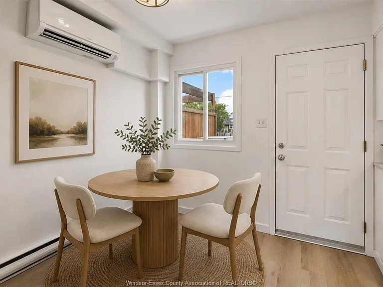328 Fryer St — Photo 3