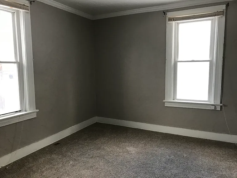 744 Laurel St — Photo 5
