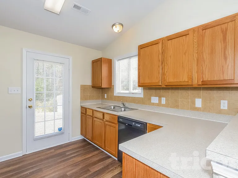 10437 Hugue Way — Photo 7