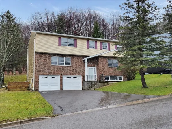 1617 Campus Dr, Vestal, NY 13850