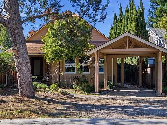 2nd image of 601 Palmer Ln