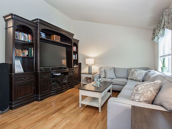 3rd image of 1 Hillcrest Pl