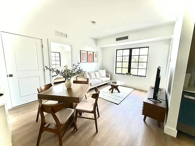 1619 Jefferson Ave #27 — Photo 1
