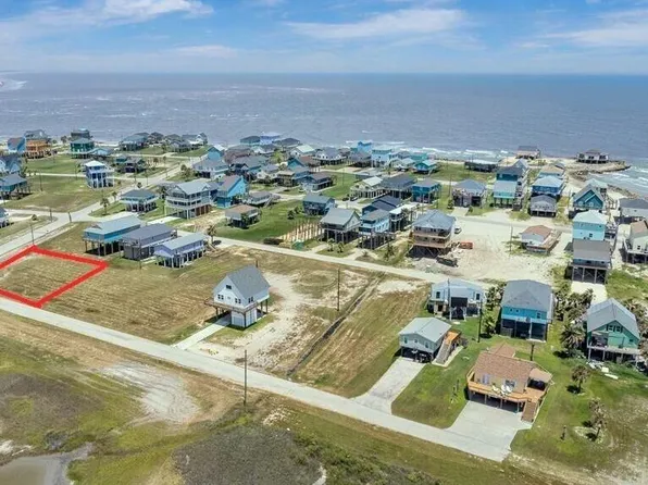 12922 Jean Lafitte Dr, Freeport, TX 77541