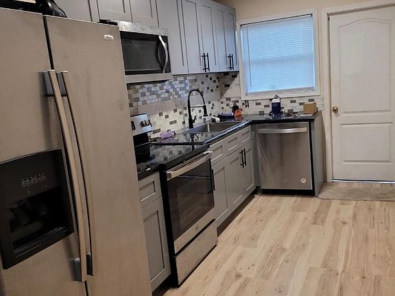 5th image of 401 Trichelle St #401
