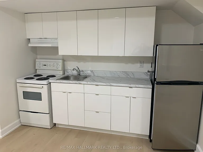 118 Fairholme Ave #2 — Photo 10