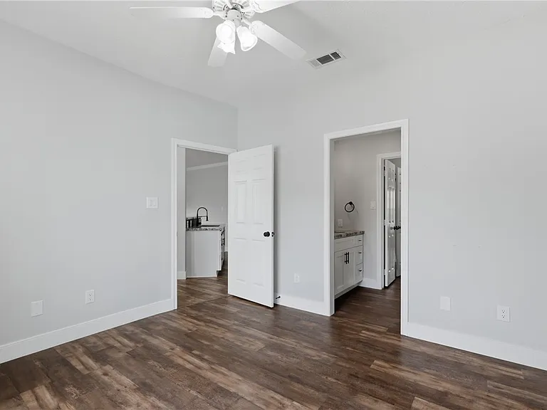 239 Navarro Dr — Photo 9