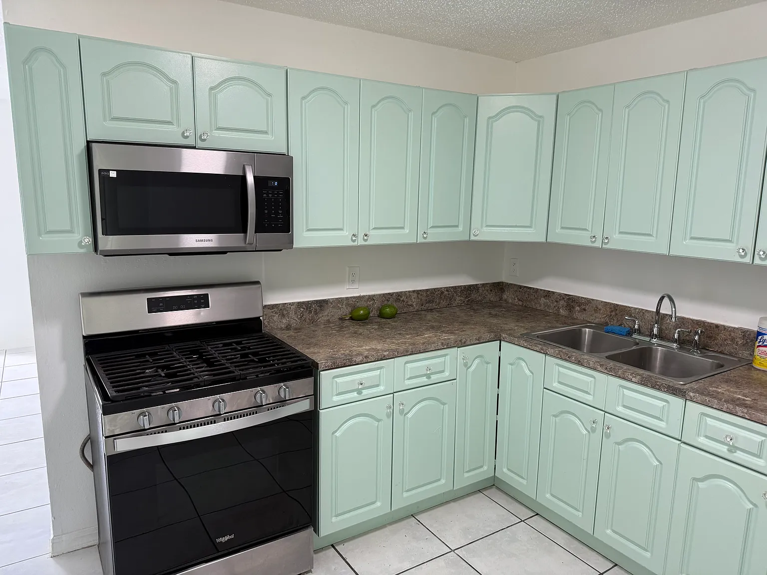 3 bed, 1216 sqft, $2,600 — Photo 3