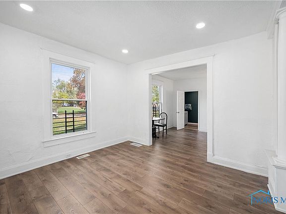 4th image of 659 Stebbins St