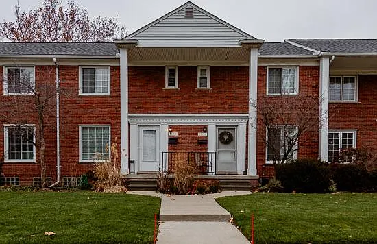 1522 W Webster Rd — Photo 2