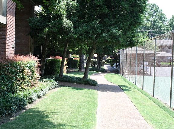 3rd image of 843 Thistledown Dr #2004