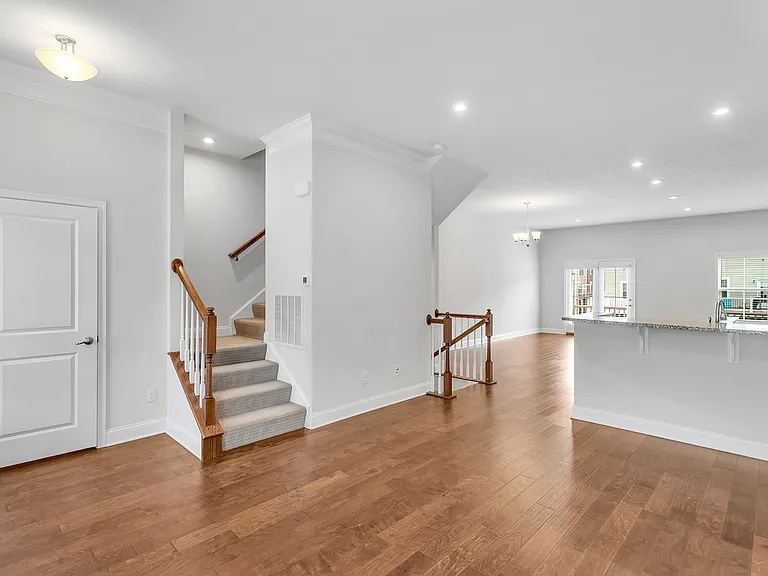 160 Seneca Pl — Photo 7