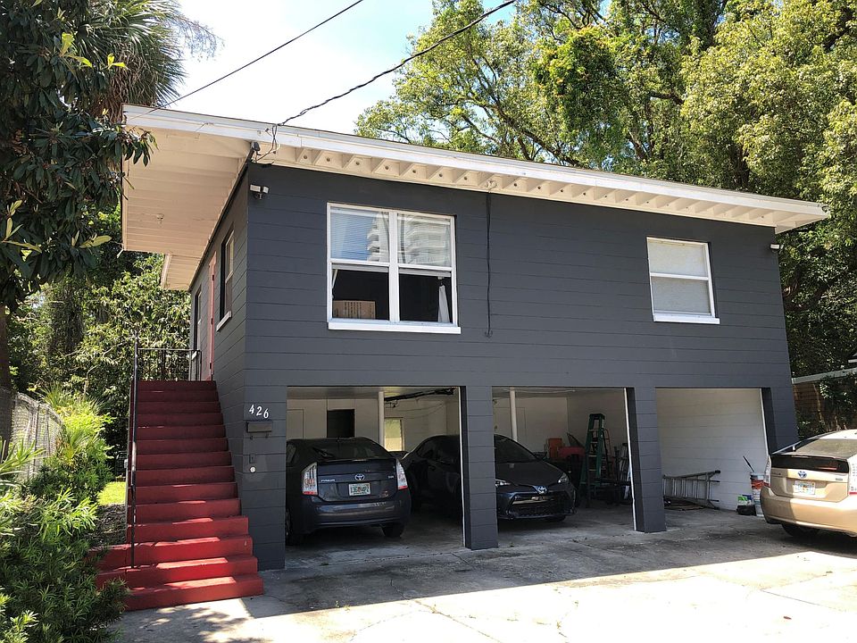 426 Hillcrest Upstairs Garage Apartment.