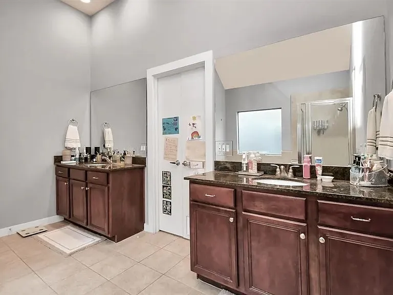 4422 Center St — Photo 15