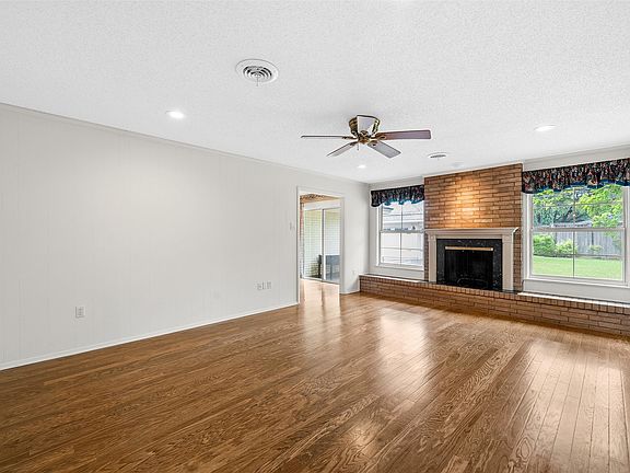 3rd image of 4809 Pecan Ter