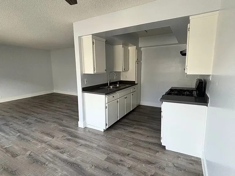 2649 Marengo St — Photo 36
