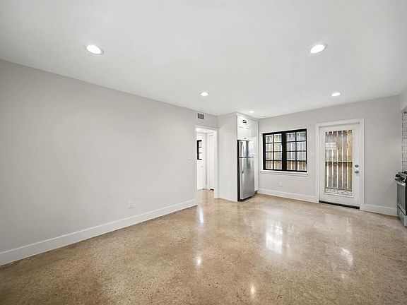 4th image of 520 Lovett Blvd #1C