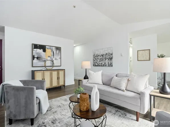 7453 Newcastle Golf Club Road #L304, Newcastle, WA 98059
