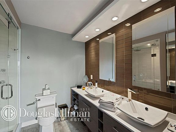 5th image of 15 W 72nd St APT 25C