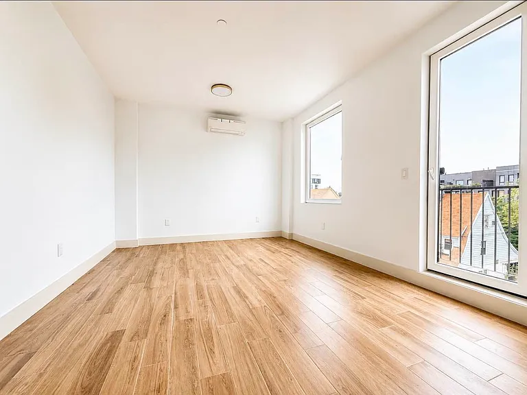 452 E 26th St #4A — Photo 3