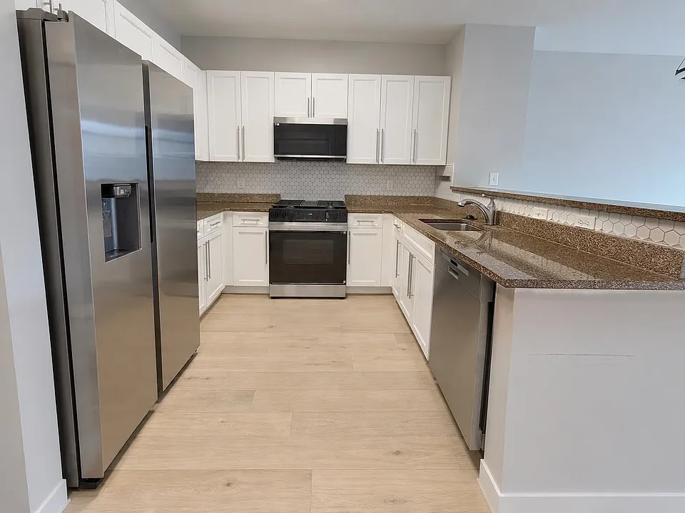 4 Constellation Pl #407