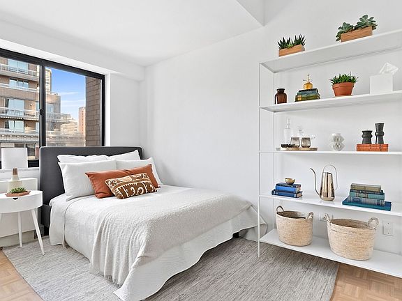 3rd image of 200 E 87th St APT 17G