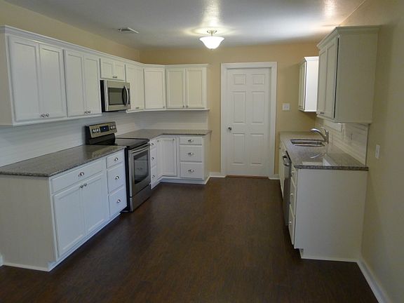 3rd image of 105 McCullough St